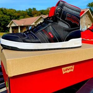 😍 Levi jeans men size 10 high top sneakers ✨